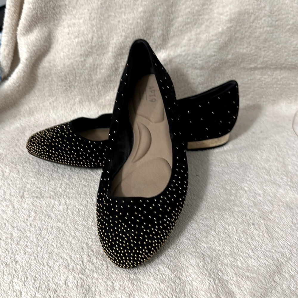 Apt 9 flats slightly worn size 9 black with gold